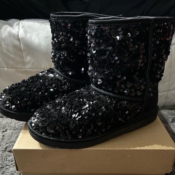 UGG Kids Classic short chunky sequin boots - Picture 7 of 13